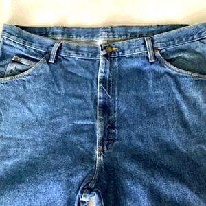 Wranglers Straight Cut Mid rise Medium Wash Denim Jeans 40 x 28